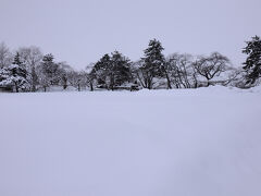 黒石藩の陣屋があった場所に出た。一面の雪で、何も見えなかったが、公園なのだろうか。雪の無い時に、訪れてみたいと思った。