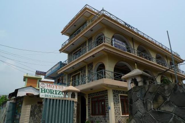 空港からtaxi（Rs140)でお目当てのHOTEL HORIZONに。<br />ツインのシングルユース、ホットシャワーで1泊Rs200（約260円）。<br /><br />この辺りにはもう少し安い宿もありそうだけど、もう夕方で面倒だからここでいいかあ。<br /><br /><br />