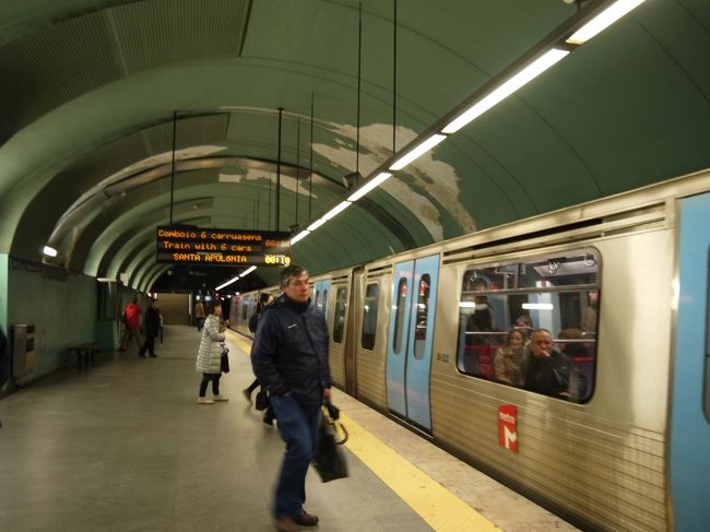 傘も確保したしということで観光へ出発。<br />この日は1日券を購入。<br />1日券は6ユーロととってもお買い得。<br />