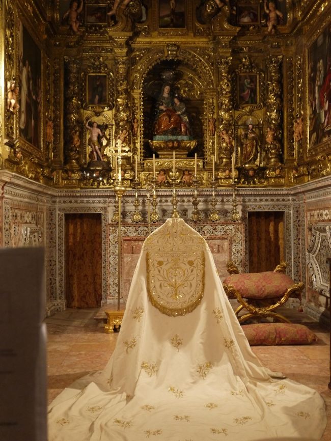 ここはガラス張りになっていて中にははいれなかったけど素敵な礼拝堂。<br />