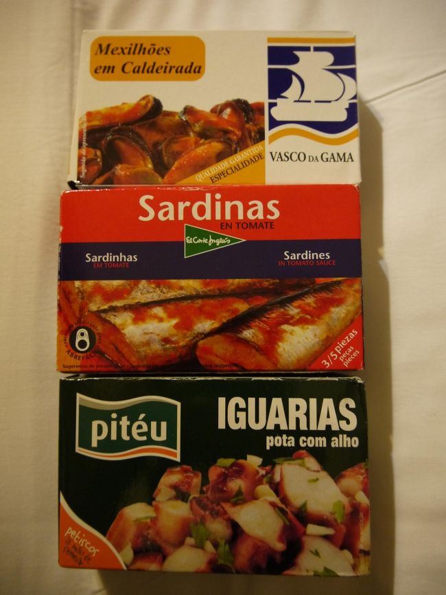 ポルトガル名物（？）の缶詰も。<br />どれがいいのかわからず缶詰コーナーの前でかなり悩む。<br /><br />