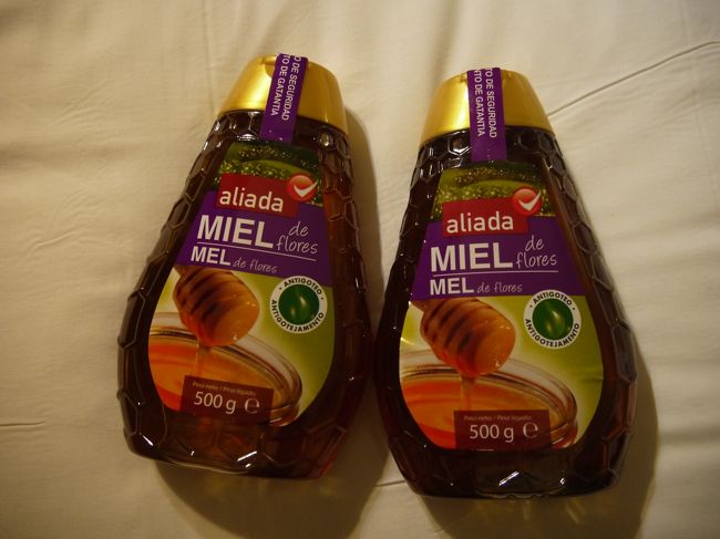 これもヨーロッパでは必ず買うハチミツ。<br />日本で安いハチミツというと中国産。<br />その他は結構高い。<br /><br />おまけにこの容器がなかなか優れもので使った後もハチミツが垂れてこない！<br />値段も安い！