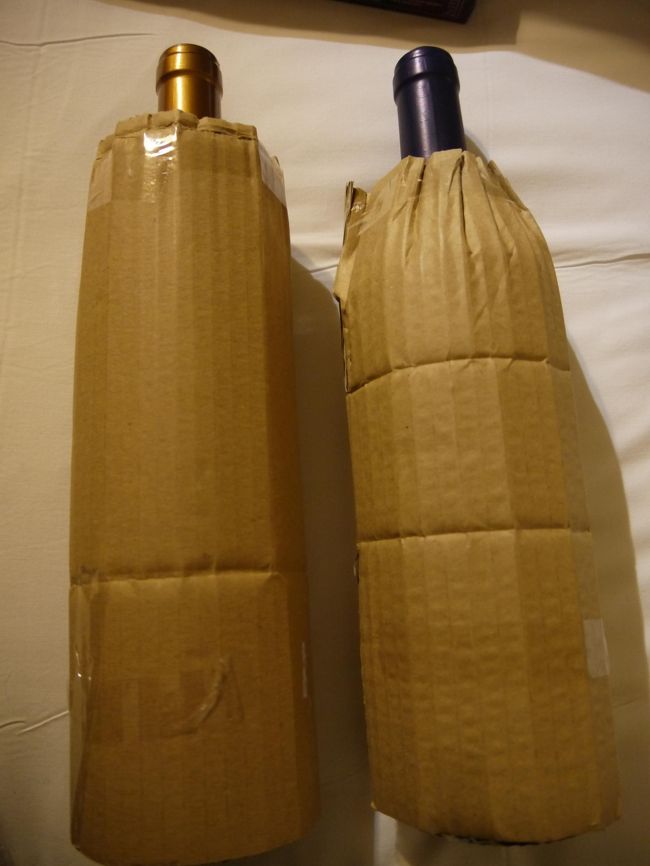 日本に持って帰ることを言うとこんな風に簡単な梱包をしてくれた。<br />これはうれしい。<br />