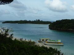 日が落ちるまで散歩に出かける。

少々曇っていてせっかくの川平湾の色が映えず残念だ。

近くの売店でビールを買うとお店のおばあがドラゴンフルーツをくれた。
