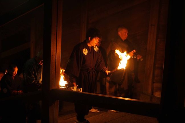 お水取りの始まりです。