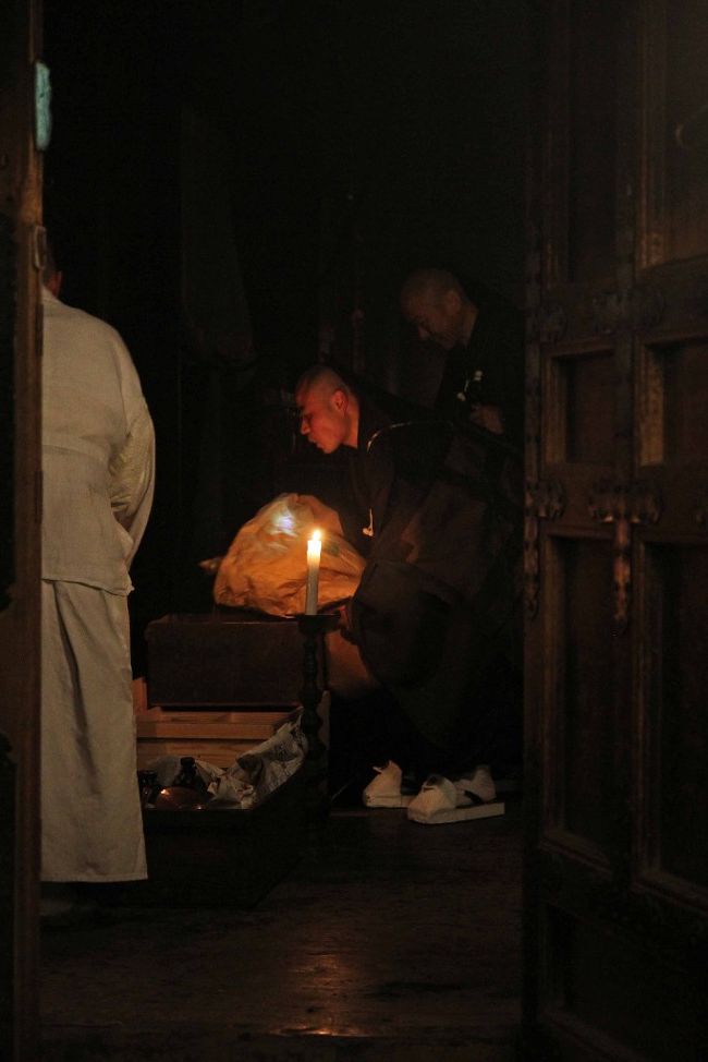 米を入れる。行で使うのでしょう