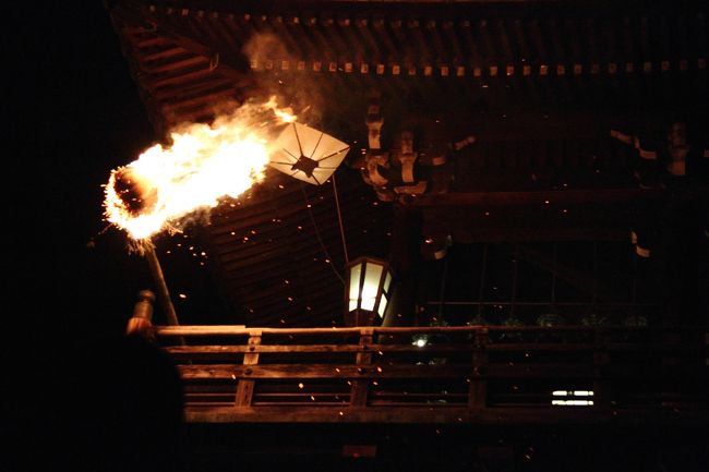 お松明が、二月堂に。