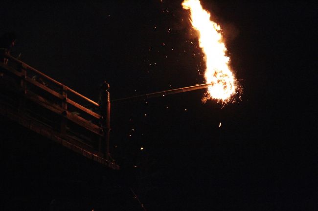 この日は、１０本のお松明に灯が灯り、上堂されました。<br /><br />今年で、１２６２回を迎えた”お水取り”。見る価値がありました。<br />お薦めです。<br /><br />最後まで見ていただき、ありがとうございました。