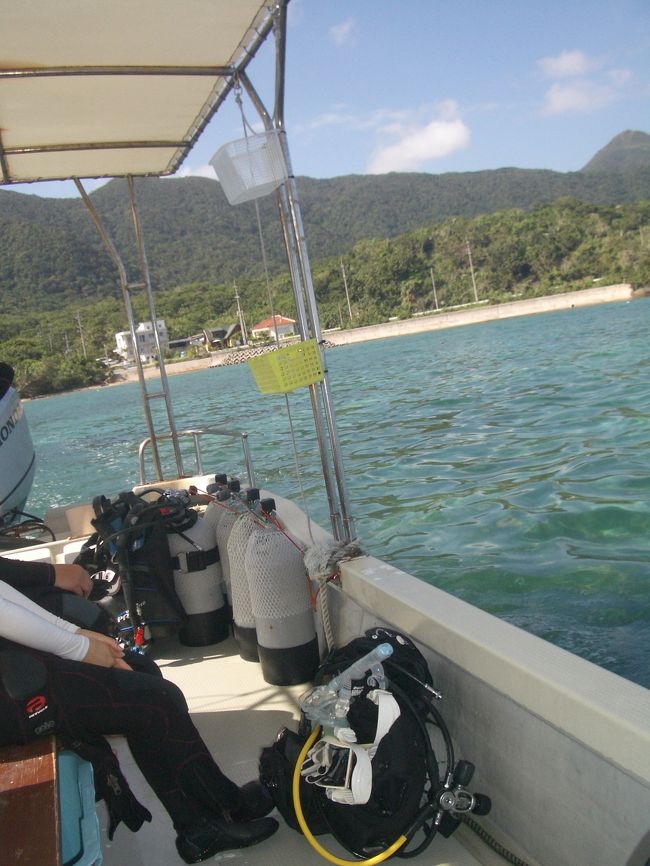 ショップを後ろに見ながら出発〜♪<br /><br />ボートで１０分から２０分くらいのポイントで潜る。マンタポイントまでも遠くない。<br /><br />米原Ｗリーフ、樹下美人、マンタシティポイント、ナカモト団地など