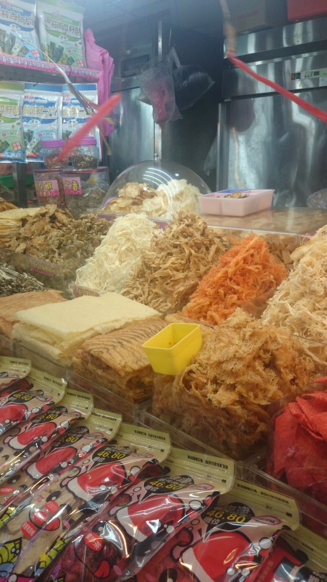 乾物がメインの市場。。。。<br /><br />ここでお菓子を購入