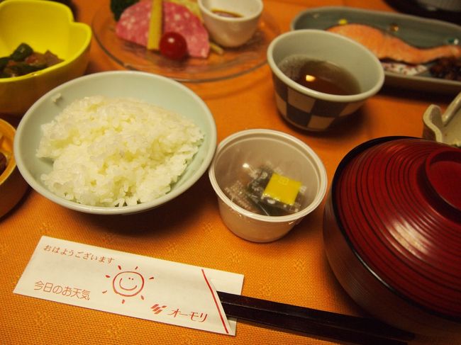 おはようございます。朝食は昨日夕食をいただいた宴会場です。パーテーションはなくなっていました。そして静か・・