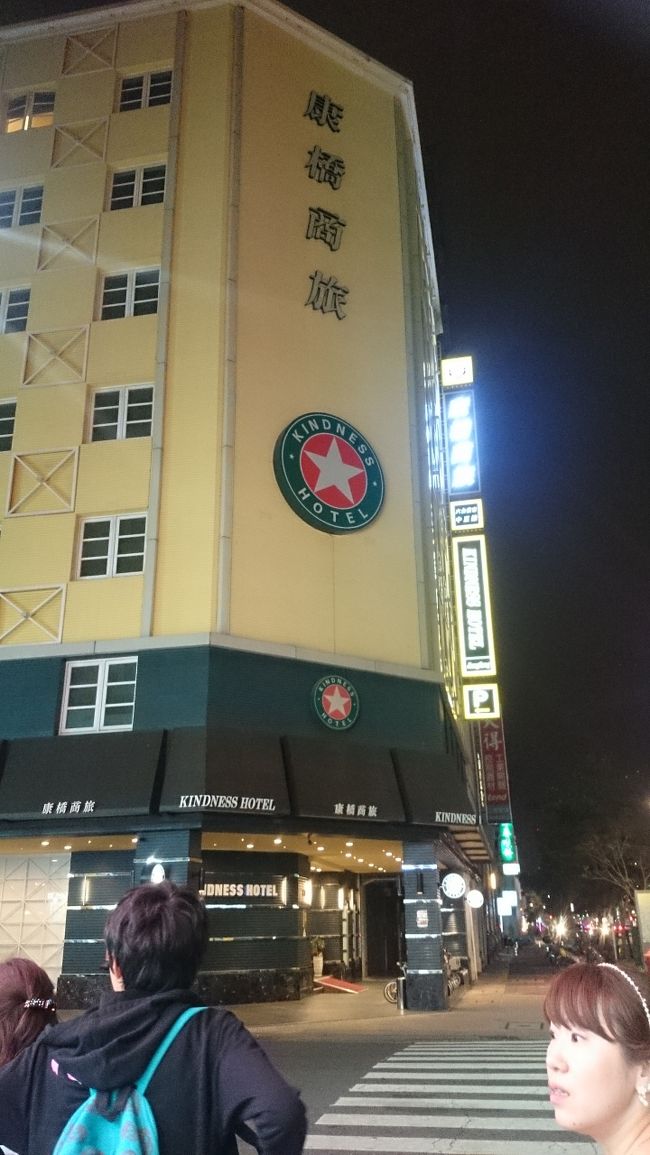 ホテルは六合夜市から歩いて5分の立地です