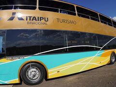 このバスで移動しながら一帯を見学します。

中国嫌いな私は、バスが中国製でなくて　ホッ....。