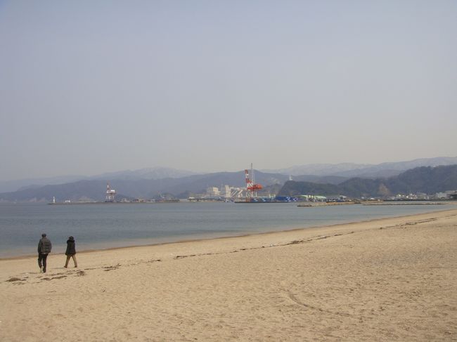 暫らく、海岸を散歩します。