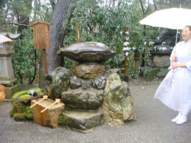 巫女さんがいろいろ説明してくれましたが、雨が強くなり、寒くて聞いていませんでした、ごめんなさい！