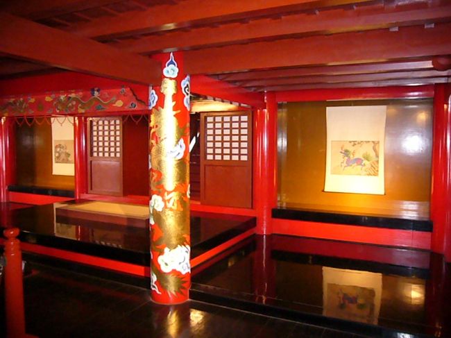 中はこんな感じ<br />とっても煌びやかです