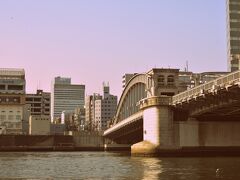 おお勝鬨橋！！！

船から見るのは初めて♪
これは楽しいぞ〜〜♪