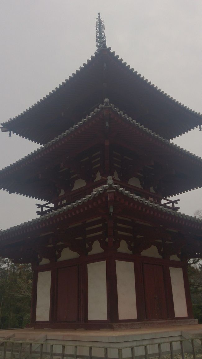 ちょっと離れて、今度は法輪寺。<br />同じ三重塔でも雰囲気が違うのが分かります。