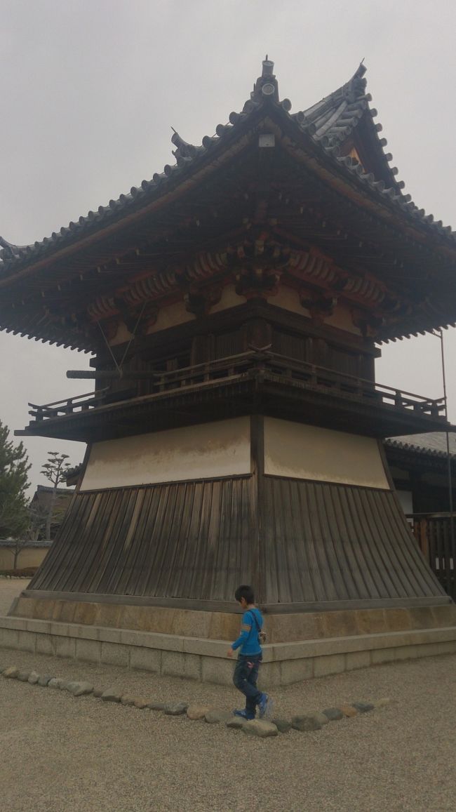 最後に法隆寺まで来ました。<br />東院鐘楼です。