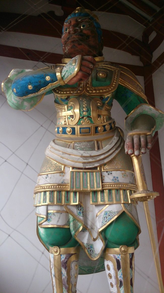 表情が怖いなー。