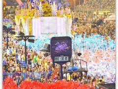 パレードはシナリオに沿ってシーンが展開する「動くオペラ」.....って言う方もいますが....


それは言いすぎかもです......。