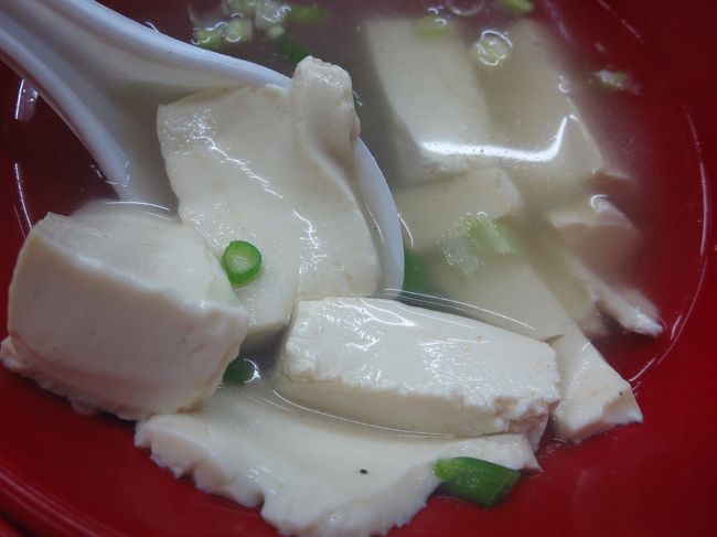 青菜豆腐湯、でも青菜が無いと言われた記憶が。夕食は以上で70元！！やっぱり学生街だけあって安くておいしいです。