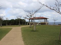 恩納村の道の駅が10時からなので真栄田岬へ寄り道。駐車場で出るときに100円払います。