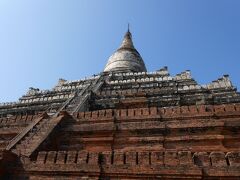 シュエサンドー・パヤー。
夕日を見るのに良い所で昼はほとんど人がいないです。
＞シュエは黄金、サンドーは聖なる髪を意味し、
仏塔の頂に釈迦の髪の毛の一部が納められていると、
信じられていることから名付けられました。?