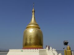 ブー・パヤー。
昼の休憩をします。
＞バガン都城の城壁がエーヤーワディー河岸と出会うあたり、
水上からもよく見える場所に位置するパゴダ。
この地域の先進民族ピュー人の作る仏塔の形によく似ており、7～8世紀にピュー人によって建立されたとみられています