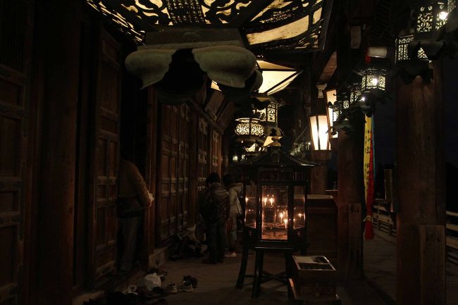 この扉の中が内陣です。