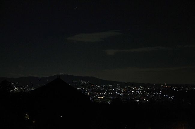 寒いが防寒服を着て転寝していました。