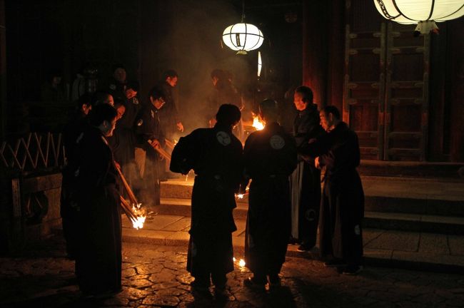 惣神所　いよいよ練行衆が神所を拝みに行く。<br />神仏習合（しんぶつしゅうごう）とは、日本土着の神祇信仰と仏教信仰が混淆し一つの信仰体系として再構成（習合）された宗教現象。神仏混淆（しんぶつこんこう）ともいう。<br /><br />