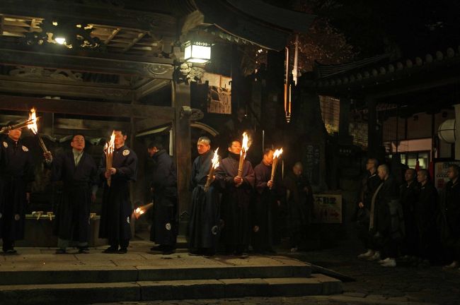 上の神所から降りてくる