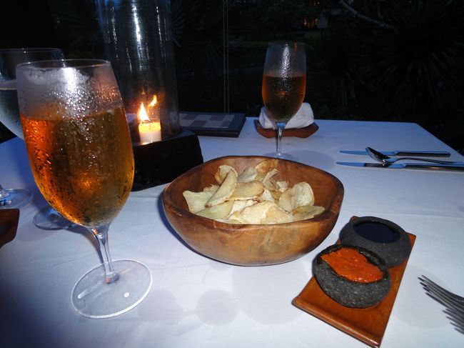 今日の晩御飯はホテルのエスニック系のレストランにしました。雨なのでどうしてもホテルの中にしてしまいます。