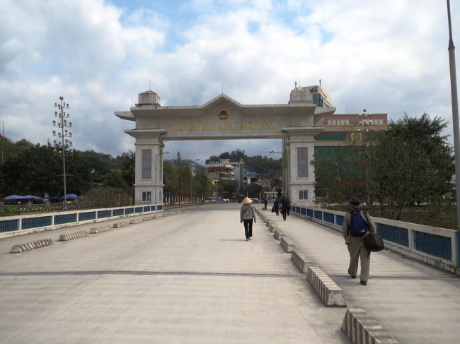 ベトナム側に入り、もうすぐベトナム側のゲートです。