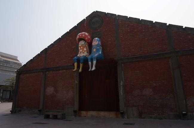 倉庫のオブジェなんかあったり