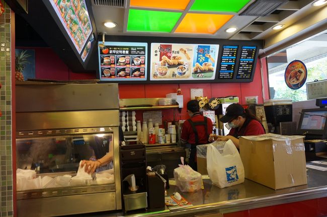 ランチに近くの会社の人がひっきりなしに<br />来店