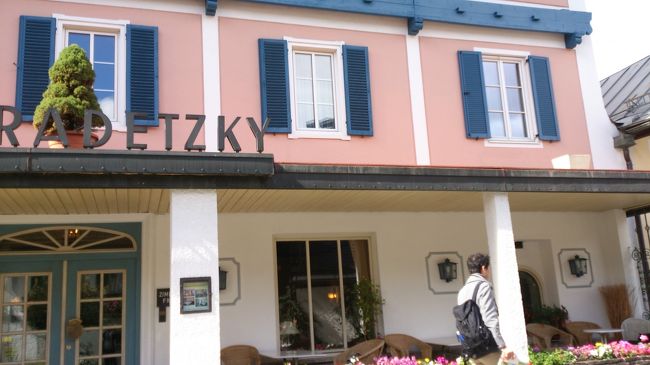 第一町人・・・発見！(笑)<br /><br />建物のピンクとブルーの色。<br />こんな使い方もいいですね！