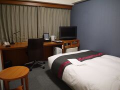 今日の宿はリッチモンドホテル宮崎駅前にしました。

流石、リッチモンドホテルはきれいですねー
確か一泊6700円くらいだったかな？