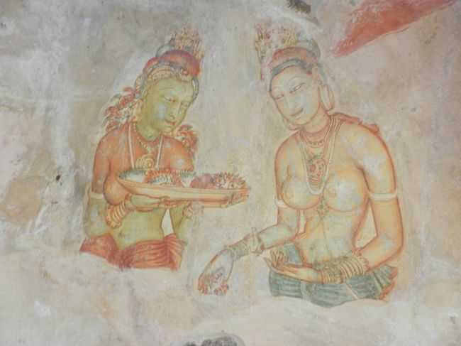 シーギリヤレディ①<br />昔は500人分もあったらしいが、今残ってるのは18人分とのこと。<br />みんなナイスバディ笑