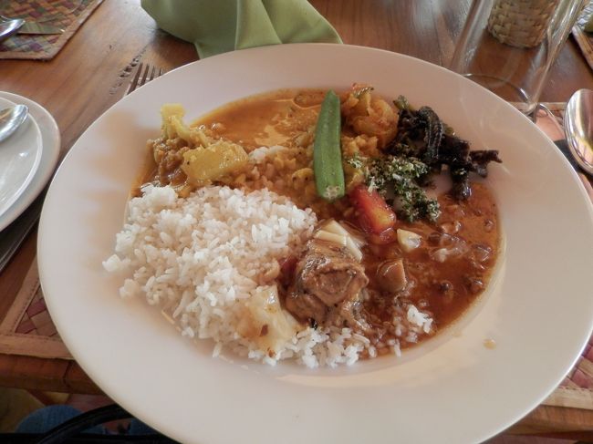 お昼ご飯。<br />もちろんカレー。<br />美味しかった