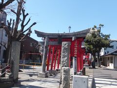 コースに従ってしばらく歩くと、２番「上田・妙法稲荷神社」。
ここは、「招福厄除」の効用ある稲荷とされています。