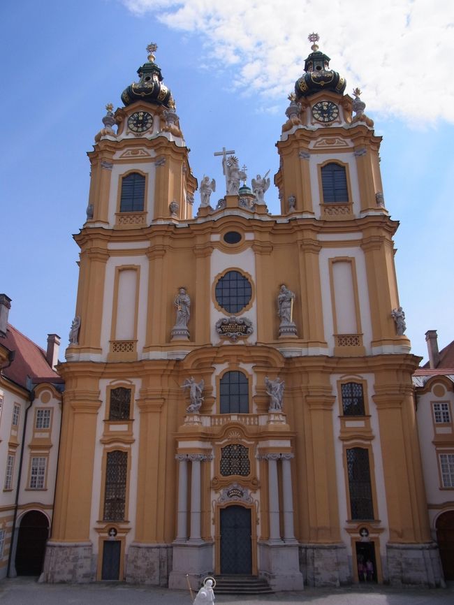 修道院の礼拝堂。<br />のちほど中を見学します。