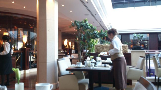 9/17<br />ホテルウェスティングランドミュンヘン<br />朝はゆっくり、9時頃に起床し朝食レストランへ。<br /><br />昨夜は、トラブルもなくゆっくり休めたせいか気分上々です。