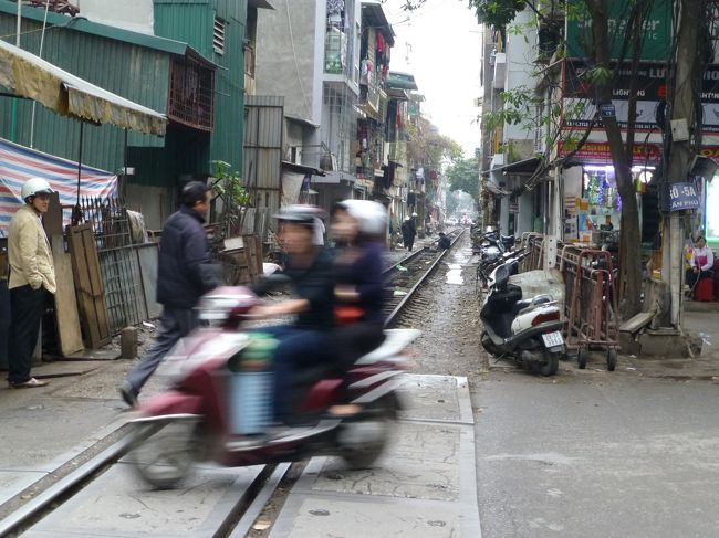 踏切も無く<br />一旦停止も無く<br /><br />どんどん歩いて行きます