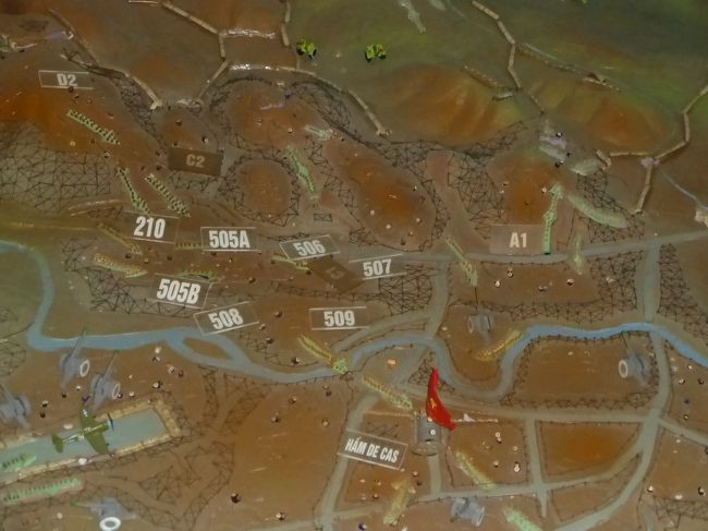 昨日訪れていたディエンビエンフーの全体図が<br />展示され、どの様に戦いが勧められたか<br />映像と共に約20分間説明がありました<br />