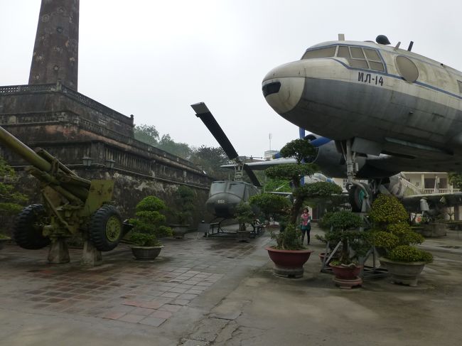 所狭しと並べられた残骸や兵器を後に<br />見学を終えました