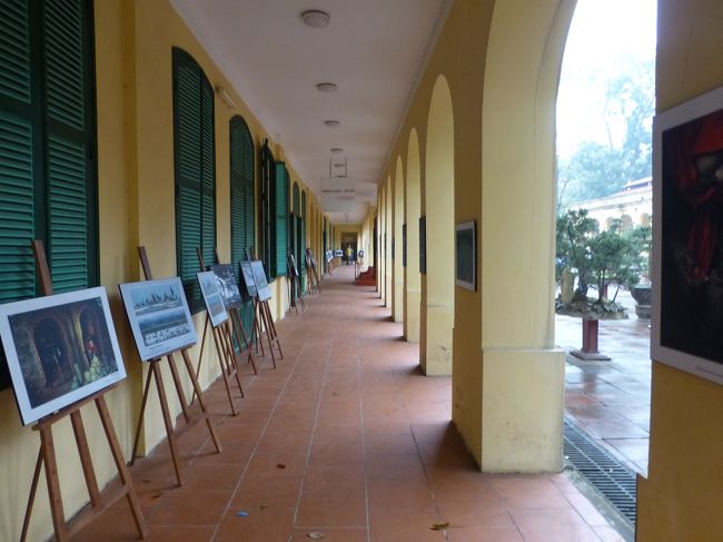 発掘された品々を展示する小さな<br /><br />展示館も整備されています