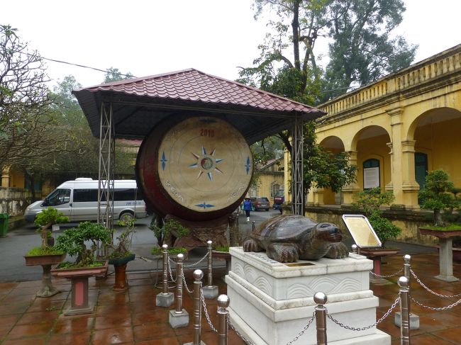 なぜだか大きな亀と太鼓