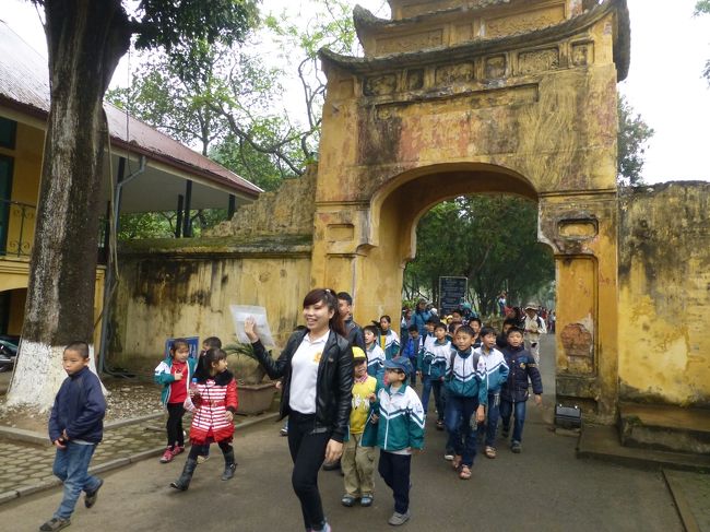 当日はベトナムの多くの子供達が<br /><br />見学に訪れていました